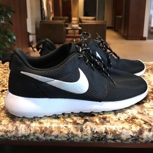 Nike Roshe One shoes