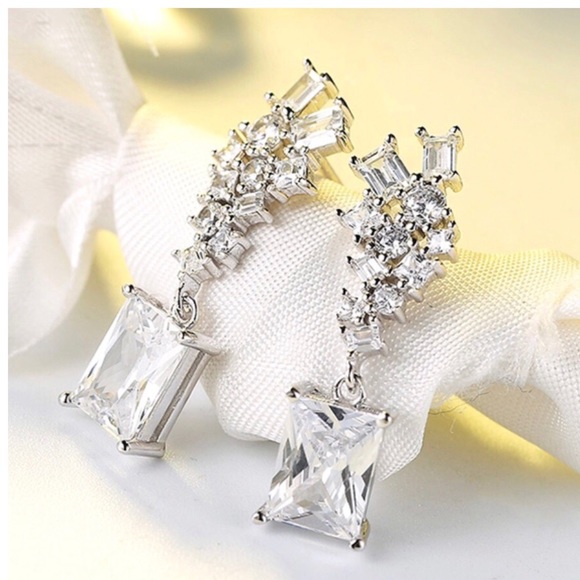 🎁 Swarovski Crystals The Skyla Earrings - Picture 4 of 5