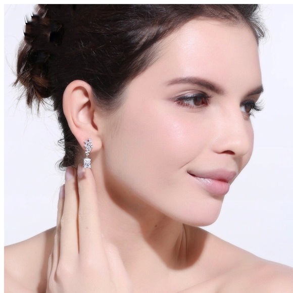 🎁 Swarovski Crystals The Skyla Earrings - Picture 5 of 5