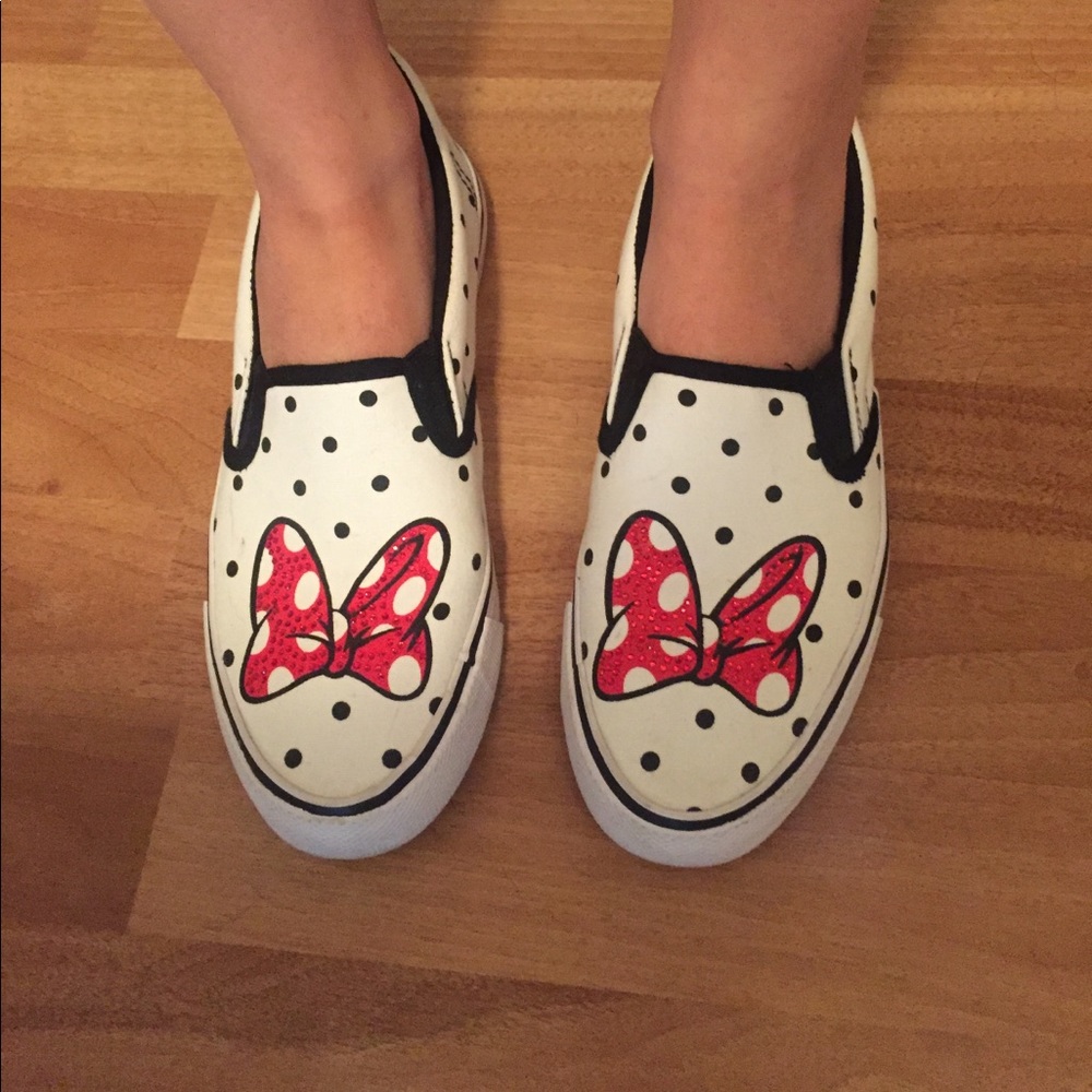 Minnie Mouse shoes!!