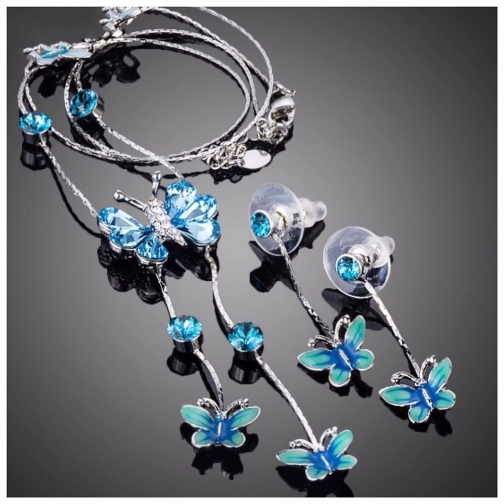 🌺 Swarovski Crystal The Dunia Butterfly Necklace - Picture 2 of 3