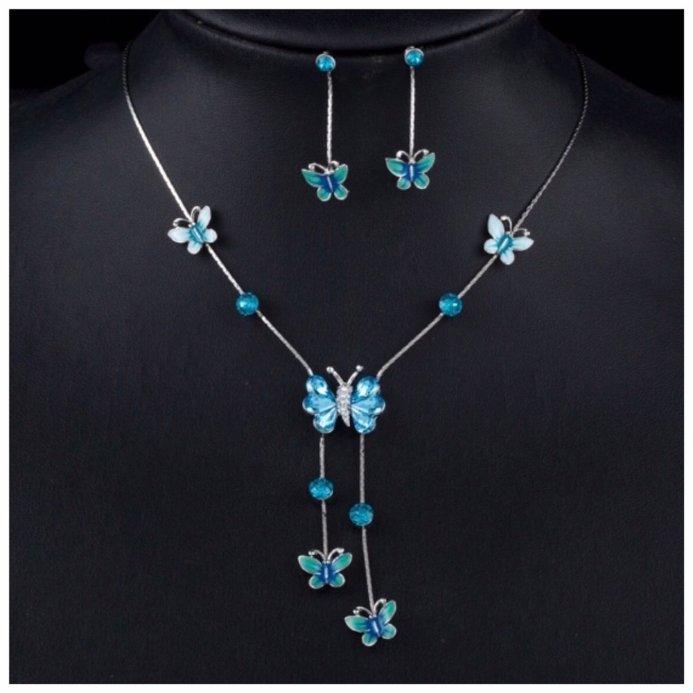🌺 Swarovski Crystal The Dunia Butterfly Necklace - Picture 3 of 3
