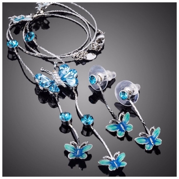 🌺 Swarovski Crystal The Dunia Butterfly Necklace - Picture 2 of 3