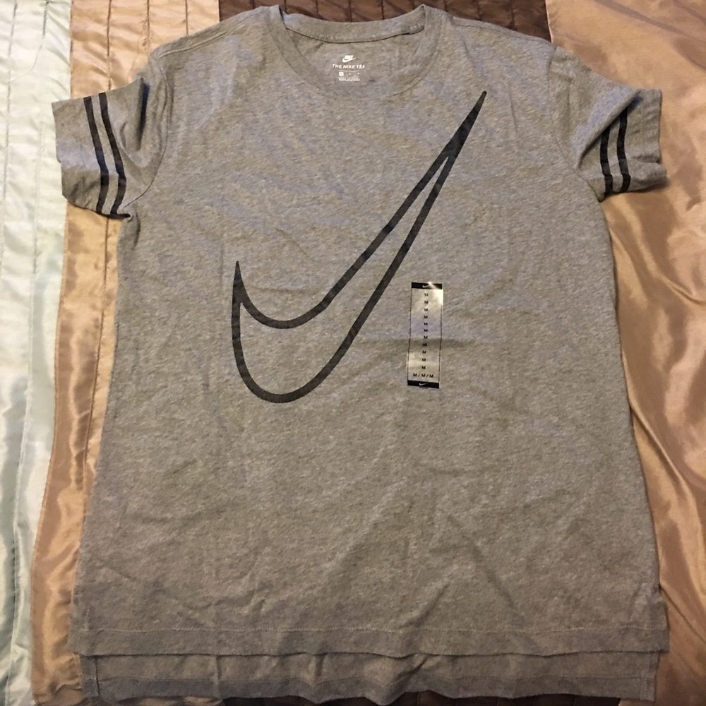 Nike women’s shirt NWT