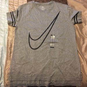 Nike women’s shirt NWT