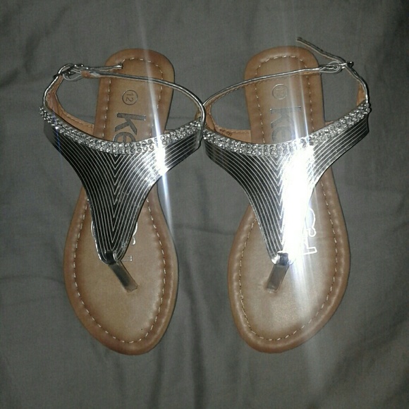 Kensie Other - NWOB GIRLS Kensie Silver Sandals sz 12