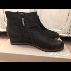 Black leather Wedge booties