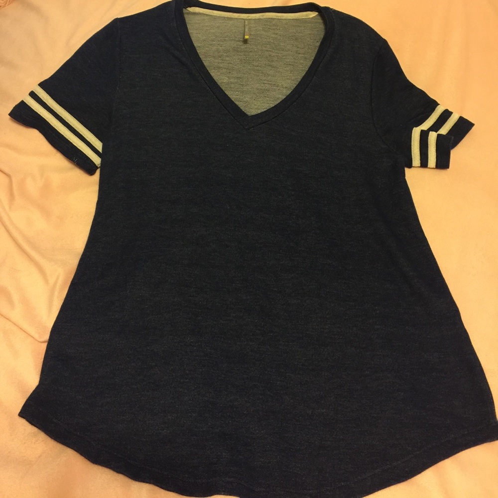 ❤️Dark blue shirt