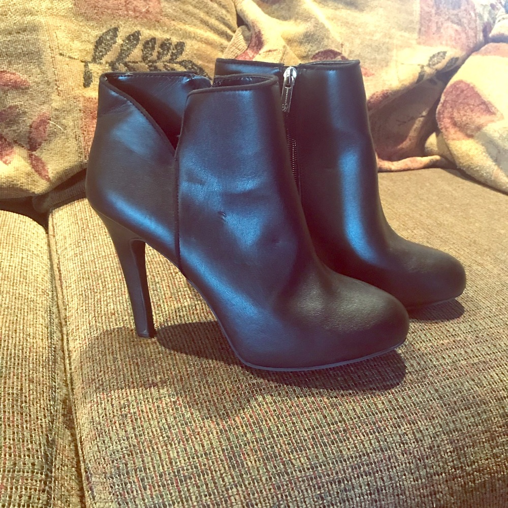 Black Leather Booties 🖤