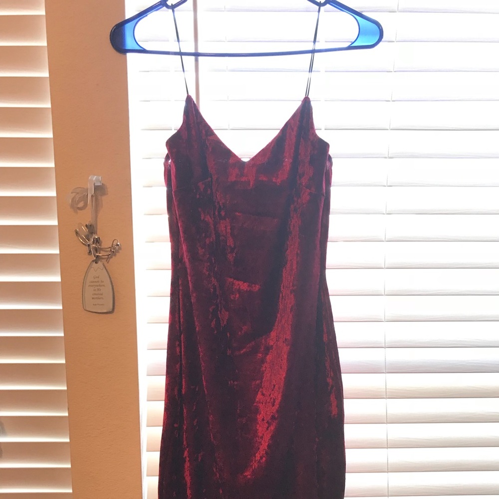 SOLD‼️‼️ burgundy crushed velvet dress
