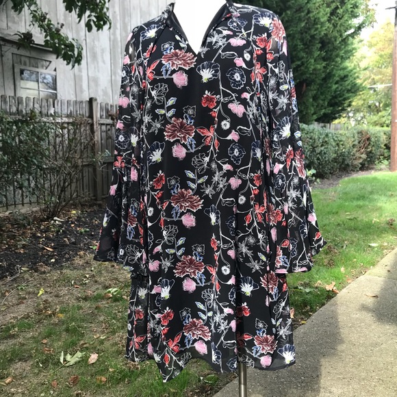 NWT Philosophy Boho Bell Sleeve Dress black floral - Picture 3 of 8