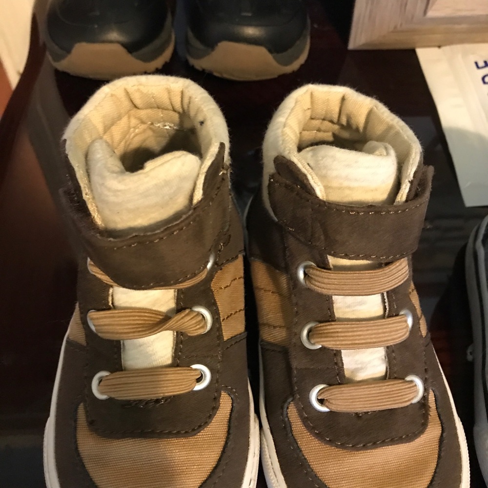Tennis Shoes