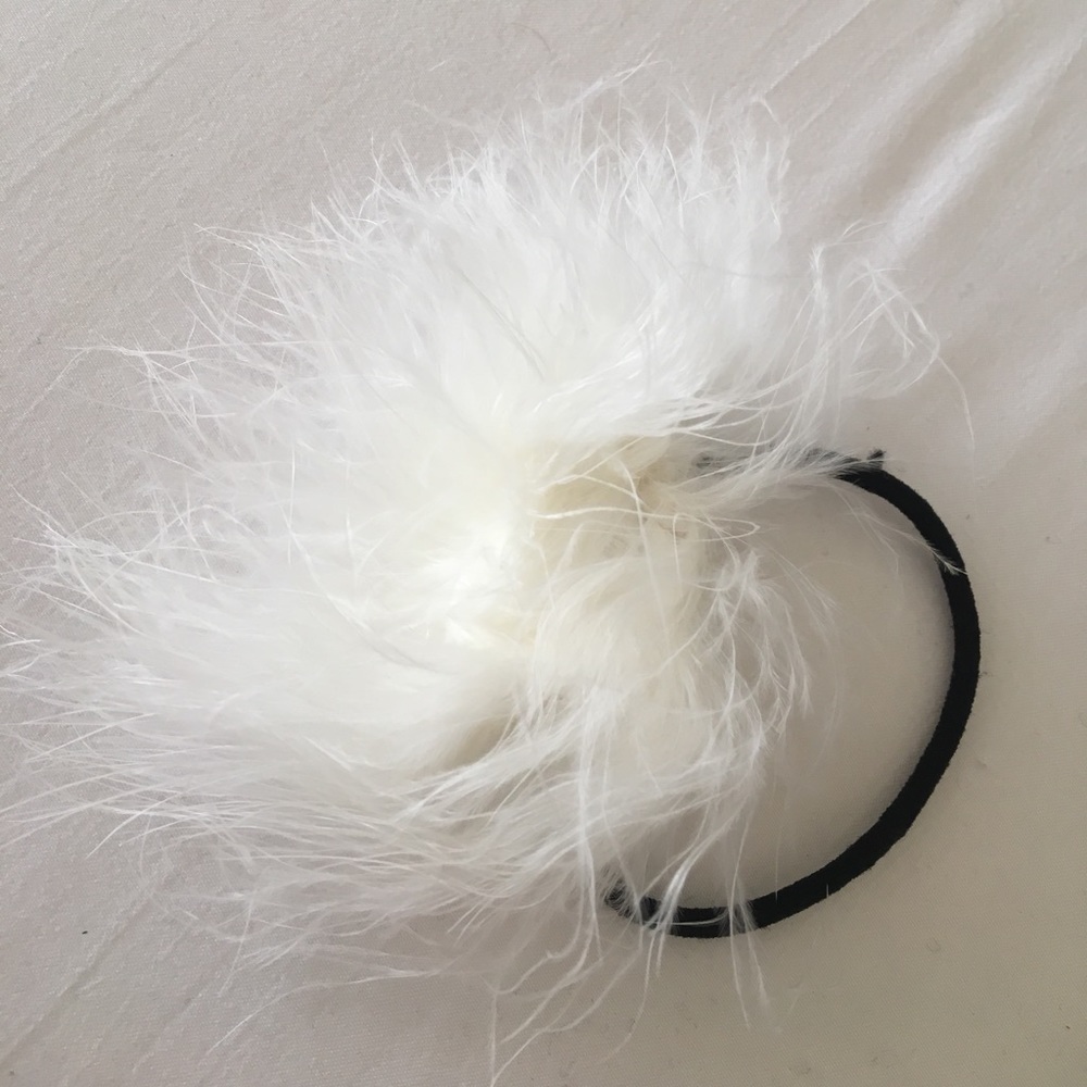 White fluffy feather hair tie