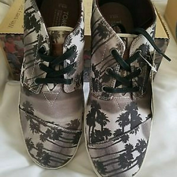 These are toms paseos mid sneaker. Isle of palms - Picture 1 of 2