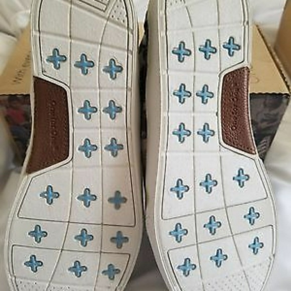 These are toms paseos mid sneaker. Isle of palms - Picture 2 of 2