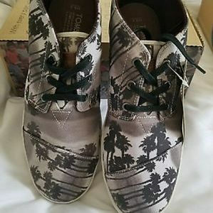 These are toms paseos mid sneaker. Isle of palms