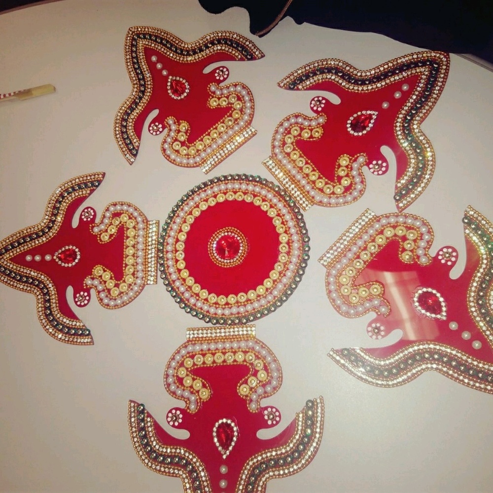 Meet your Posher, Bee