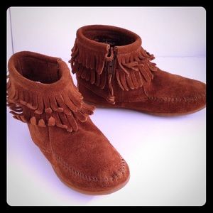 Minnetonka girls size 12 fringe booties