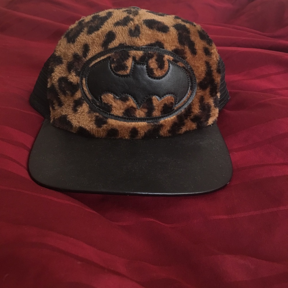 NWOT Snap back leopard print batman hat
