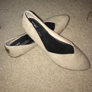 Toms tan linen flats, great comfy dress shoe