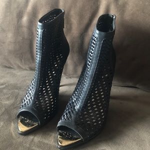 Mesh bootie