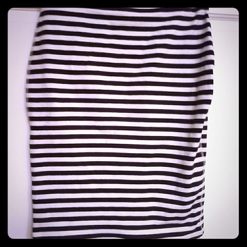 Old Navy Pencil skirt