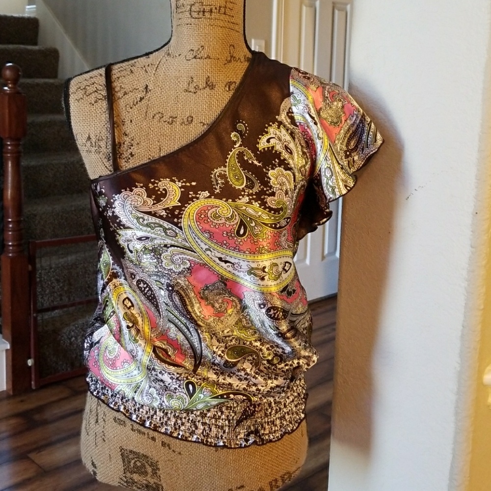 One shoulder top