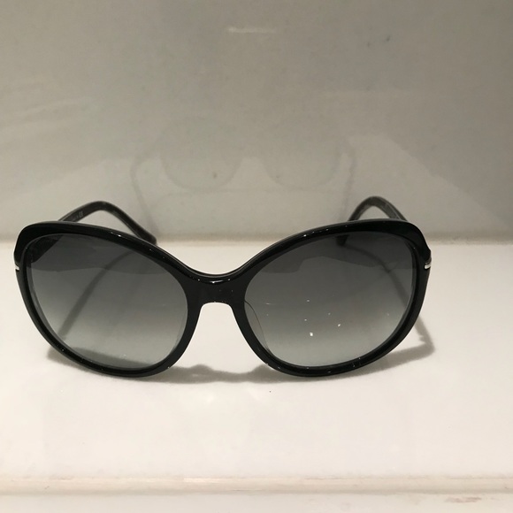 Prada Accessories - 🎊🎉Host Pick🎉🎊Chic Prada Sunglasses