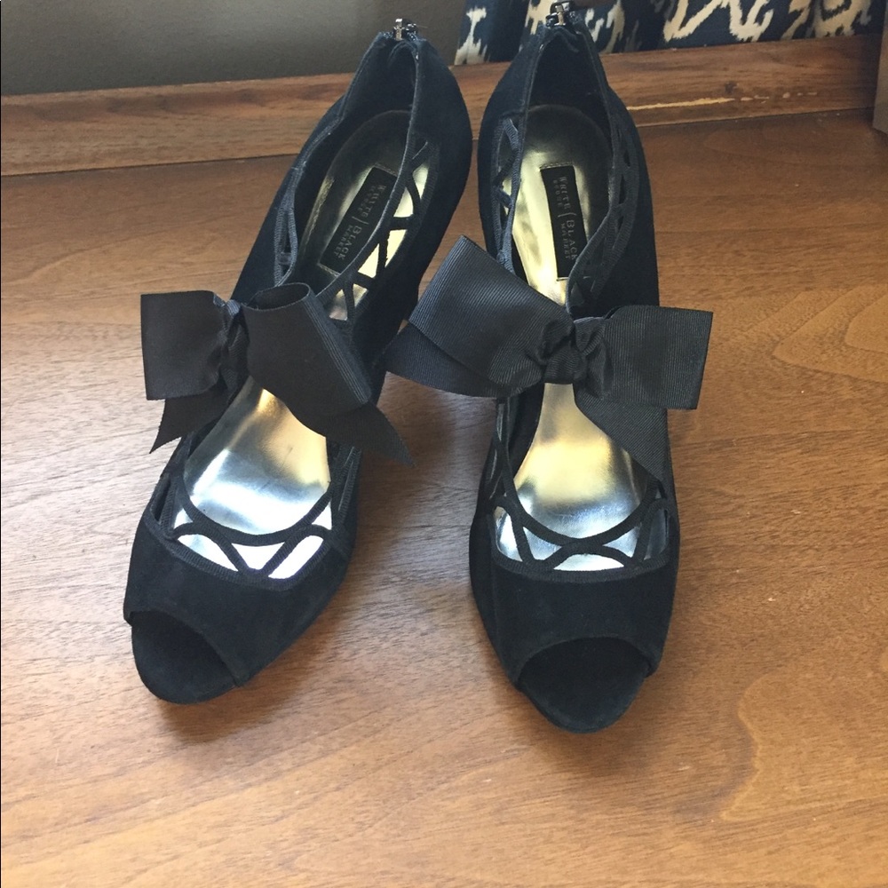 Stunning black suede heels with bow, size 9