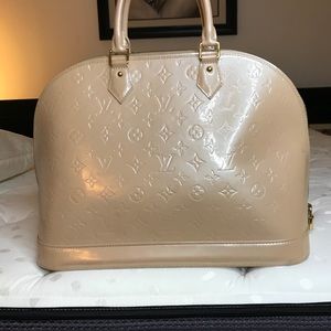 LOUIS VUITTON Vernis Alma GM (Rose or Nude)