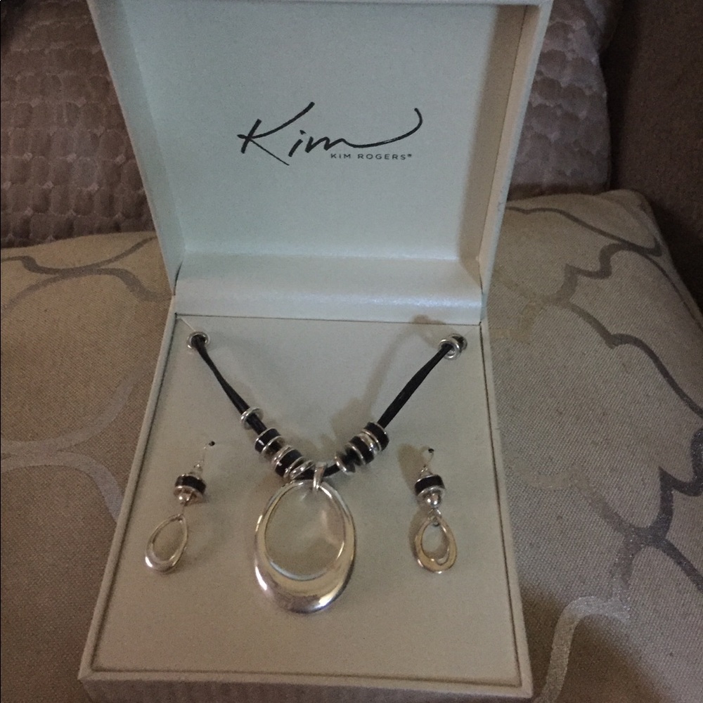 Necklace and earrings set