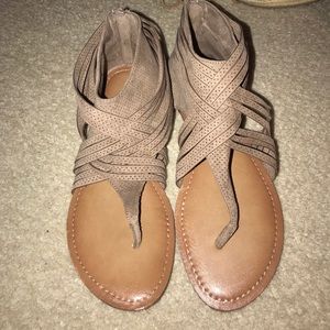 Super cute tan sandal with fun crisscross detail