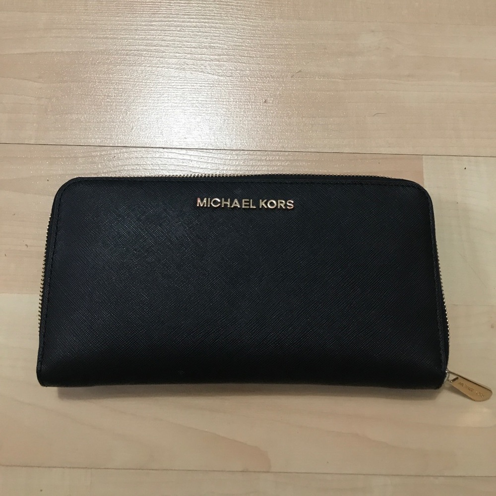 Authentic Michael Kors Jet Setter Wallet