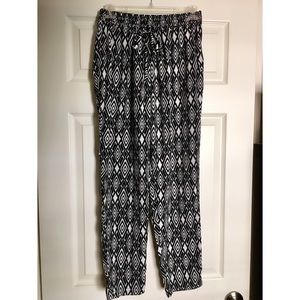 Black and white pattern pants