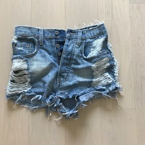LF distressed short