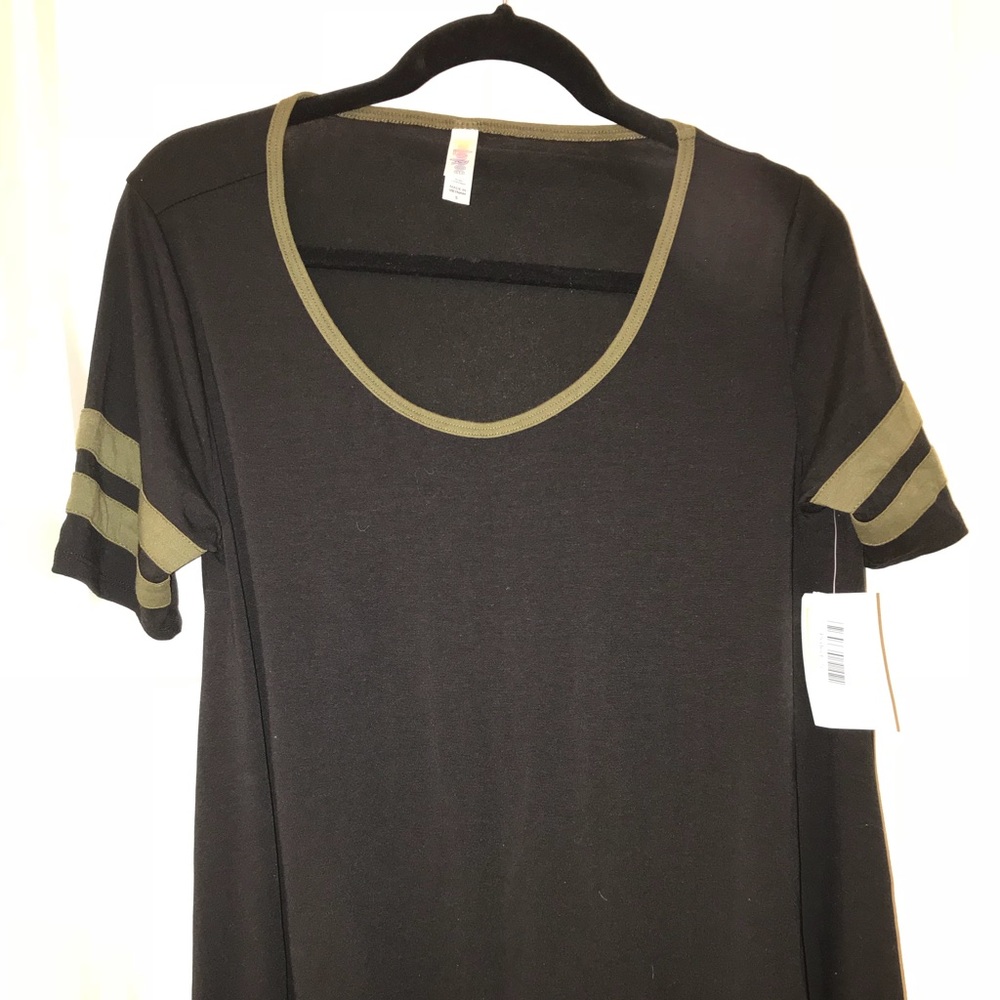 Brand new with tags LuLaRoe   Perfect T size small