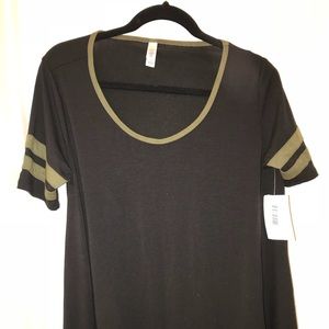 Brand new with tags LuLaRoe   Perfect T size small