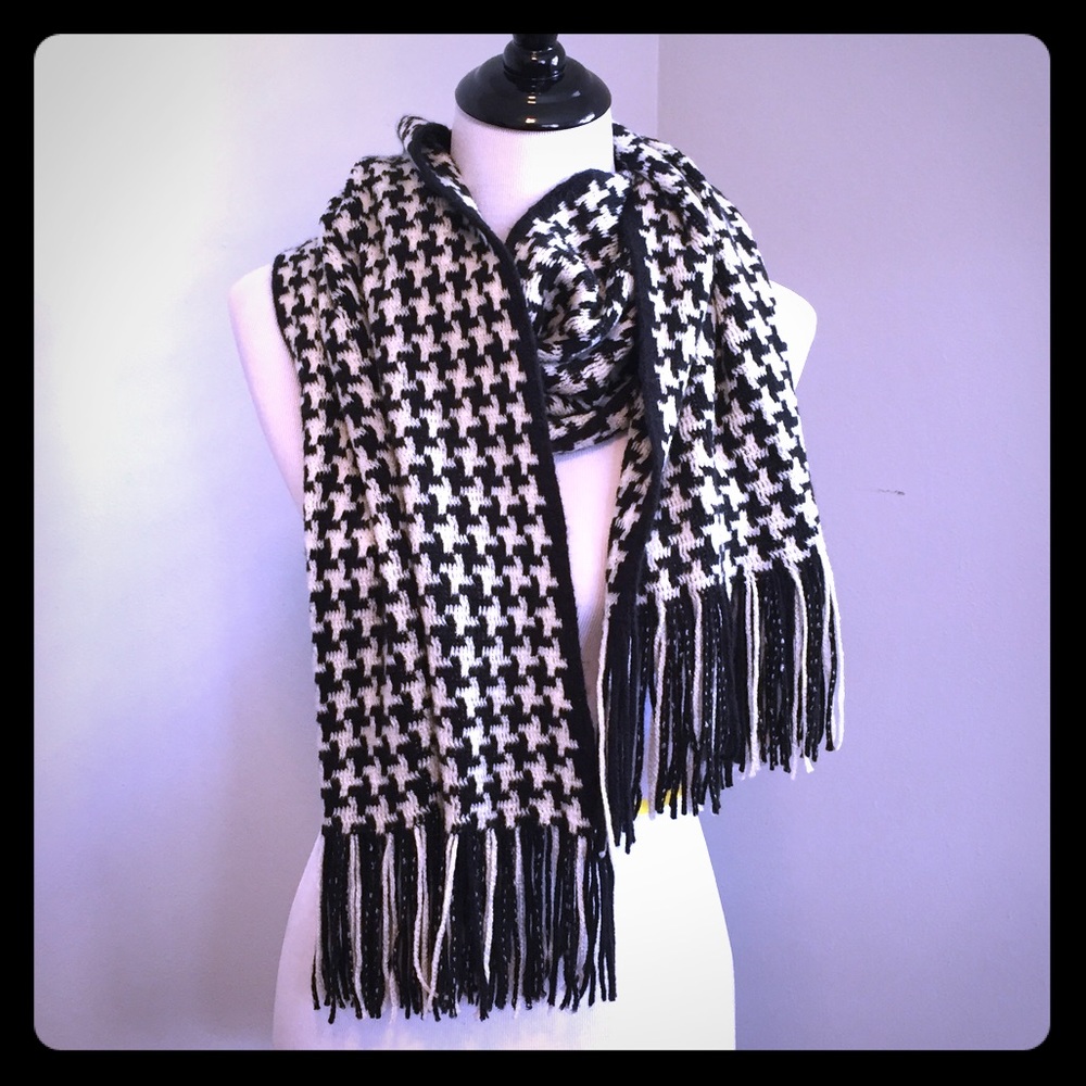 Forever 21 Acrylic scarf