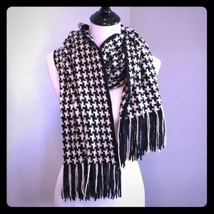 Forever 21 Acrylic scarf
