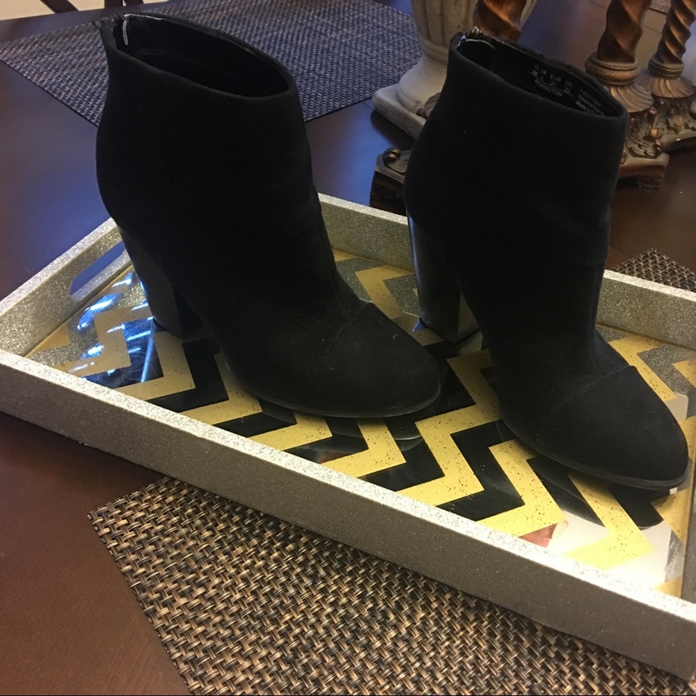 Carlos Santana black booties 😍