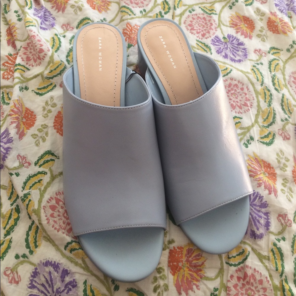 WTF!!!! ZARA Mules NWT BABY BLUE 2 different feet