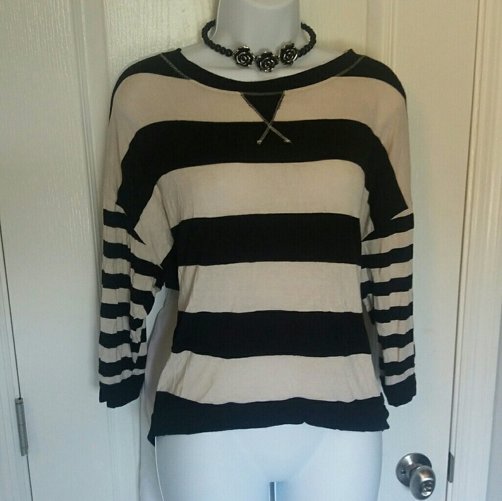 Black/White shirt, 3/4 sleeves