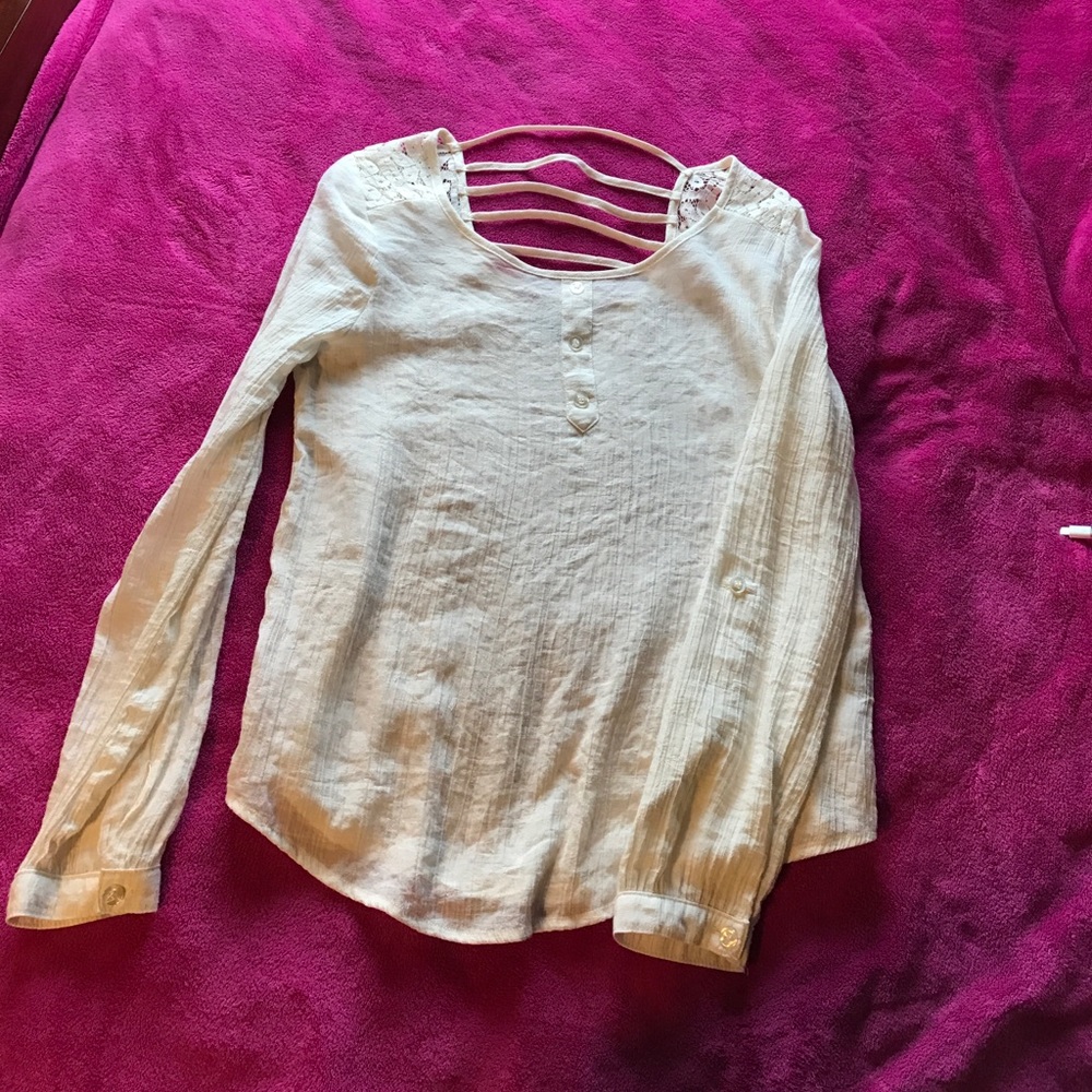 🌸🌸 CUTE TOP! LOVE THE BACK