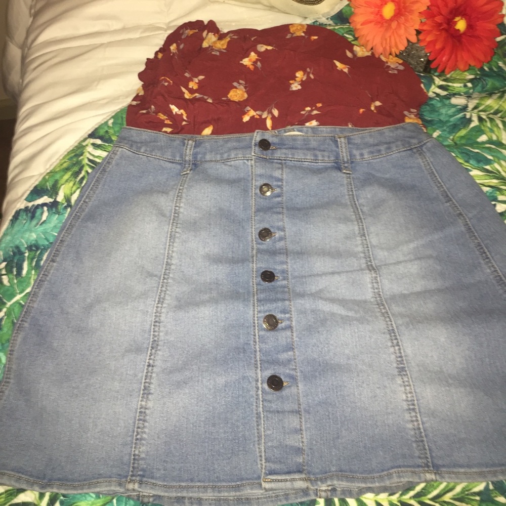 Cute button up Jean skirt
