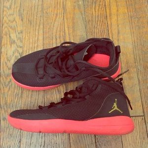 Slightly worn Jordan's size 6