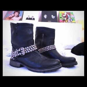Steve Madden black ankle boots