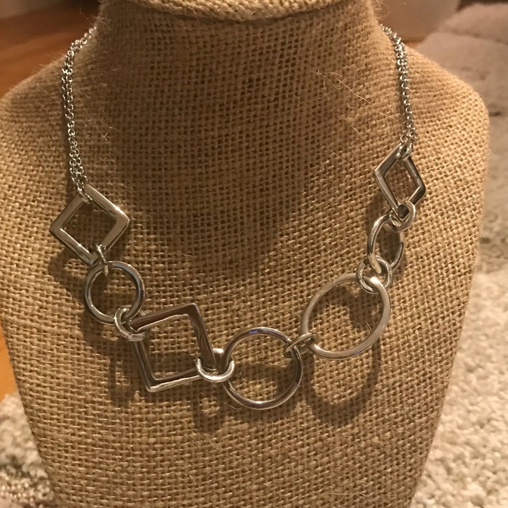 Adjustable 18” Silver Geometric Necklace 🌺🌺