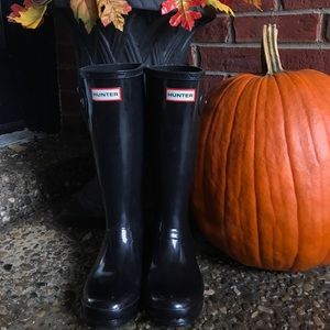 Girls size 4 black Hunter boots