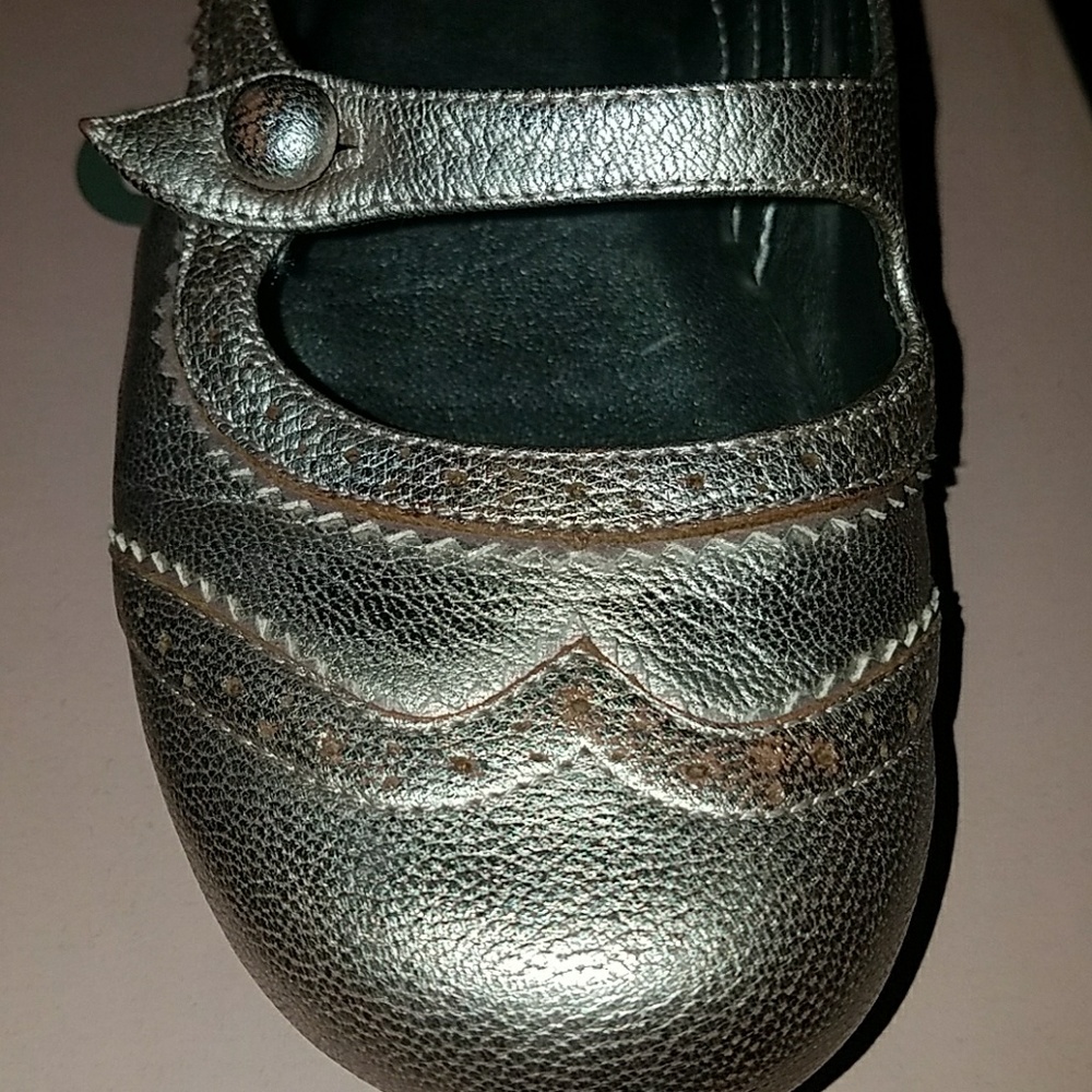 🆕 Me Too Pink Metallic Leather Shoes