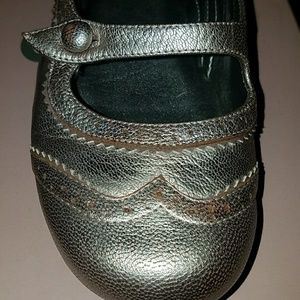 🆕 Me Too Pink Metallic Leather Shoes